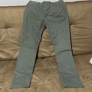 Old Navy green Ultimate Slim Built In Flex 30 x 32